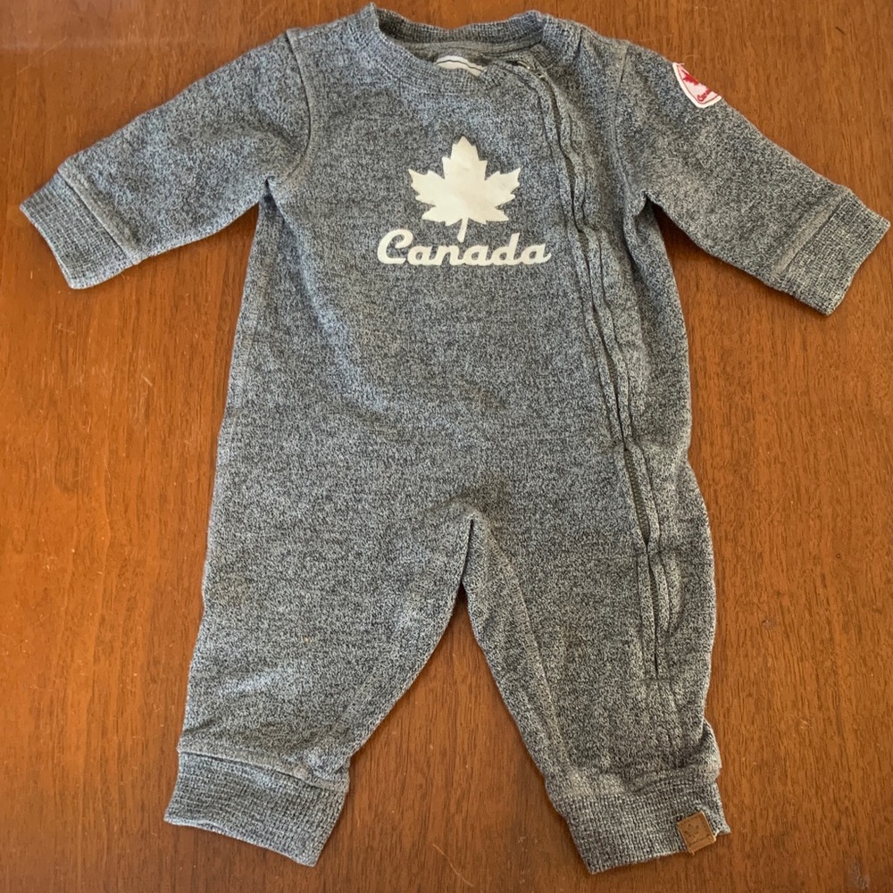 🍊5/$25 Canadiana Gray 'Canada' Maple Leaf Baby Romper size 6-12m